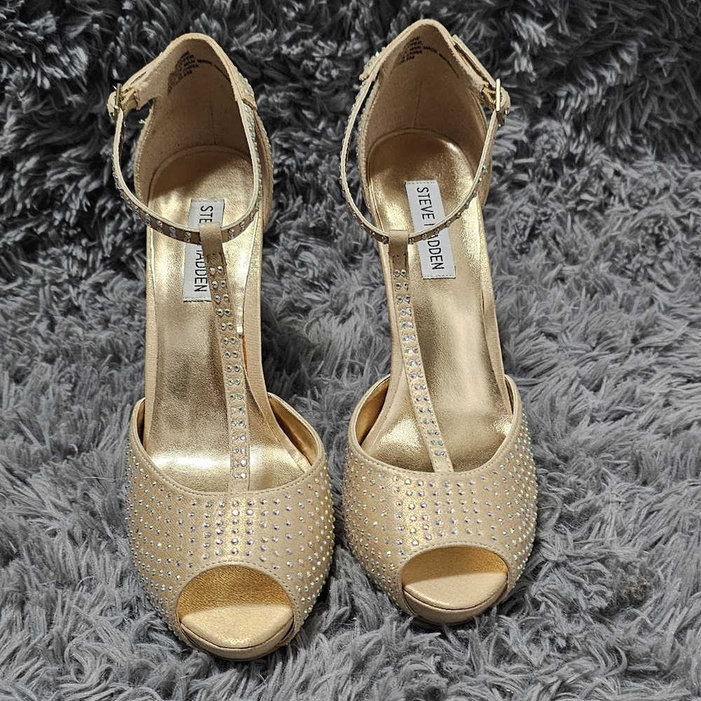 Size 10M Steve Madden Maggie T-Strap Rhinestone 4" Heels Gold